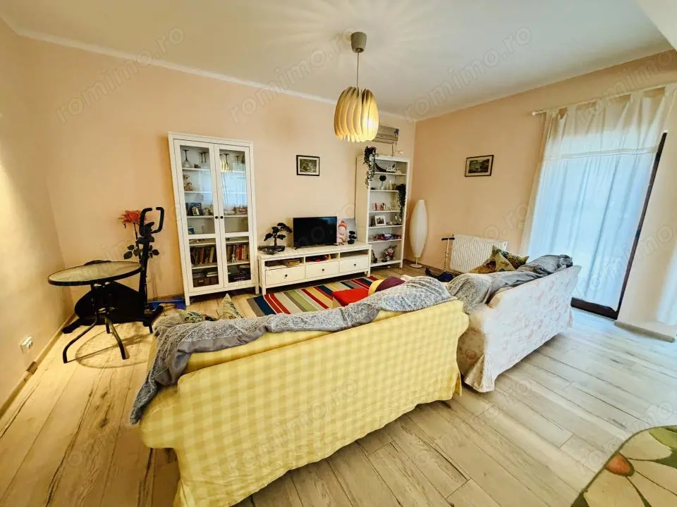 Casa cochetă la 2 minute de București în Roșu, Chiajna, zonă superbă, 4 camere