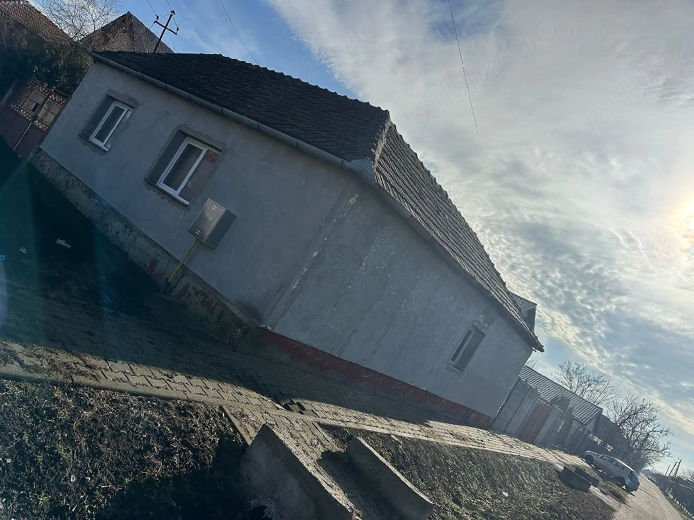 vând casă în Șofronea la 7 km de Arad 