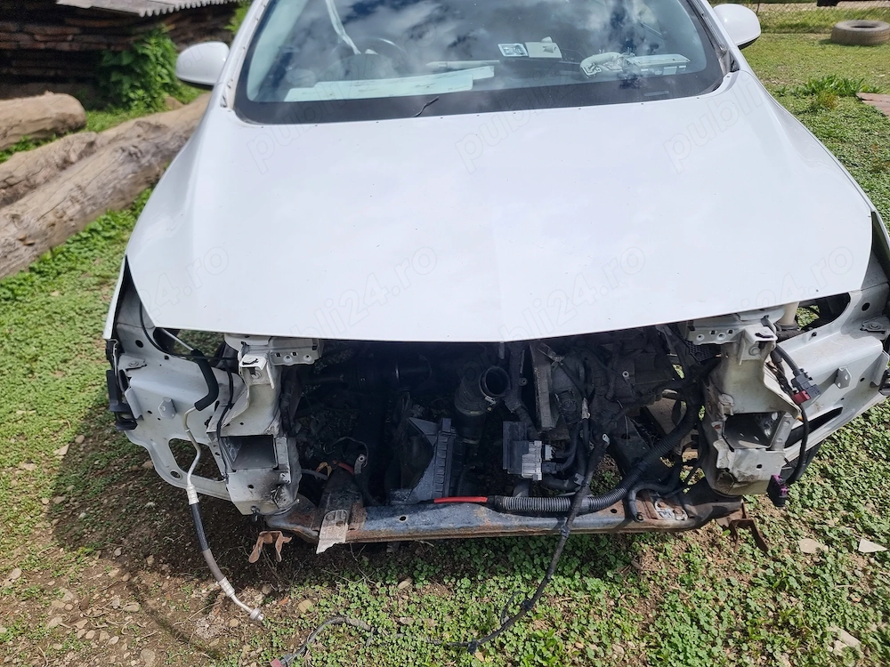 Dezmembrez opel astra j 2011