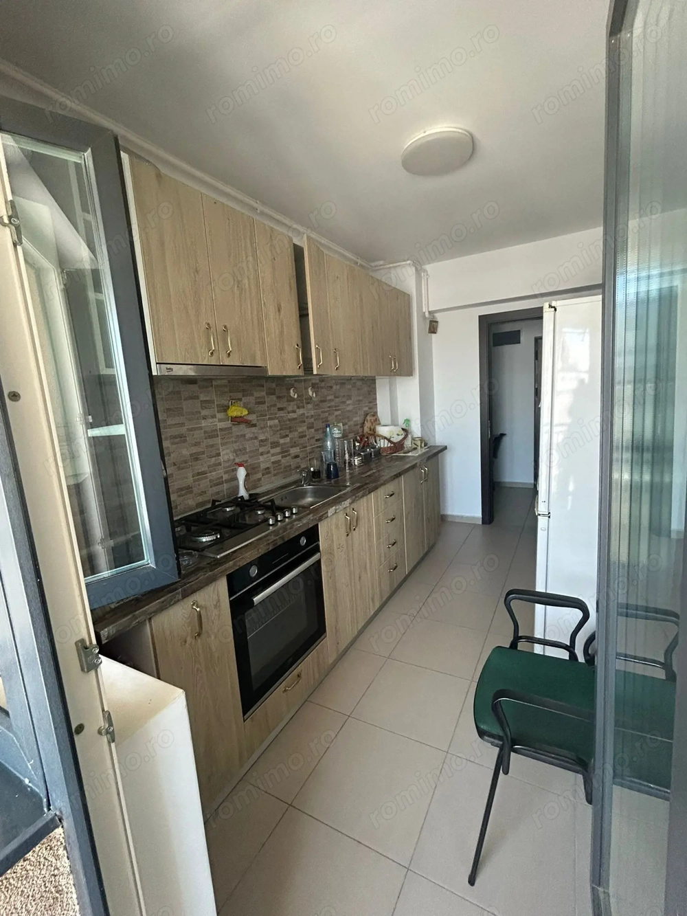 Vanzare garsoniera in Titan, cu centrala, 800m metrou