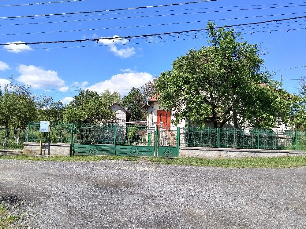Vind Casă cu etaj.