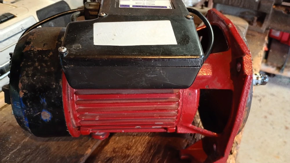 vând motor electric