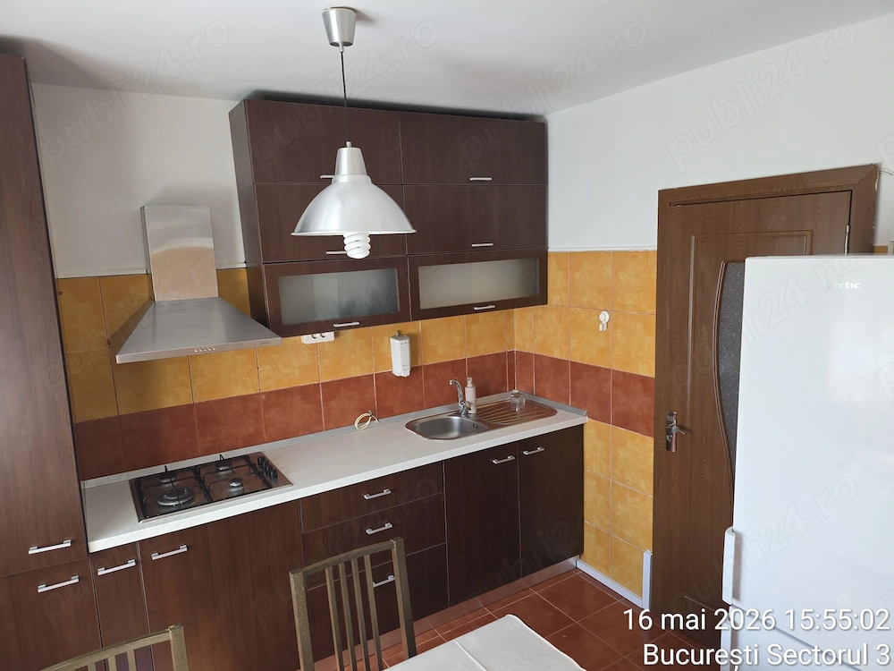 inchiriez apartament 3 camere decomandat