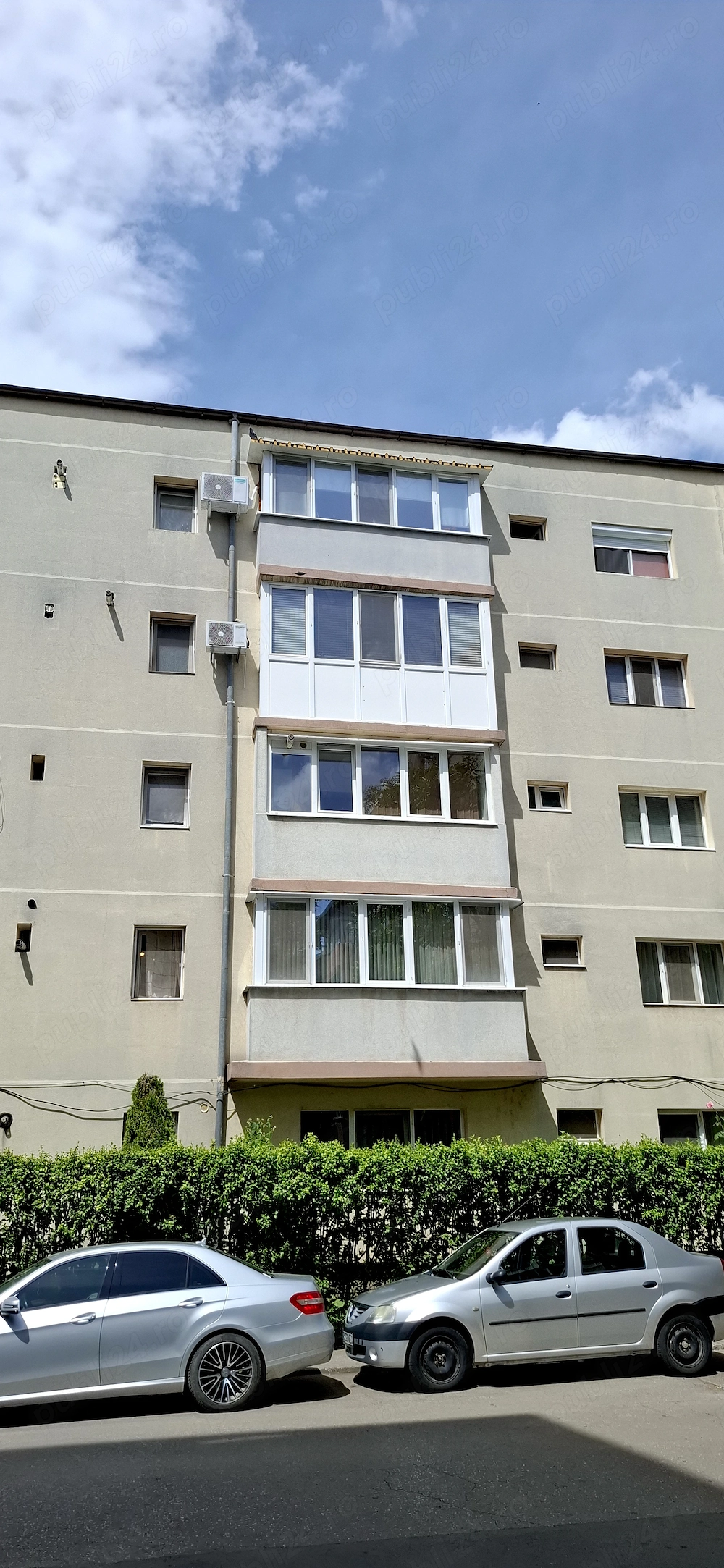 Proprietar, vând 3 camere, etaj 2, bloc anvelopat, centrală proprie   zona Girocului (N. Ilieșu)