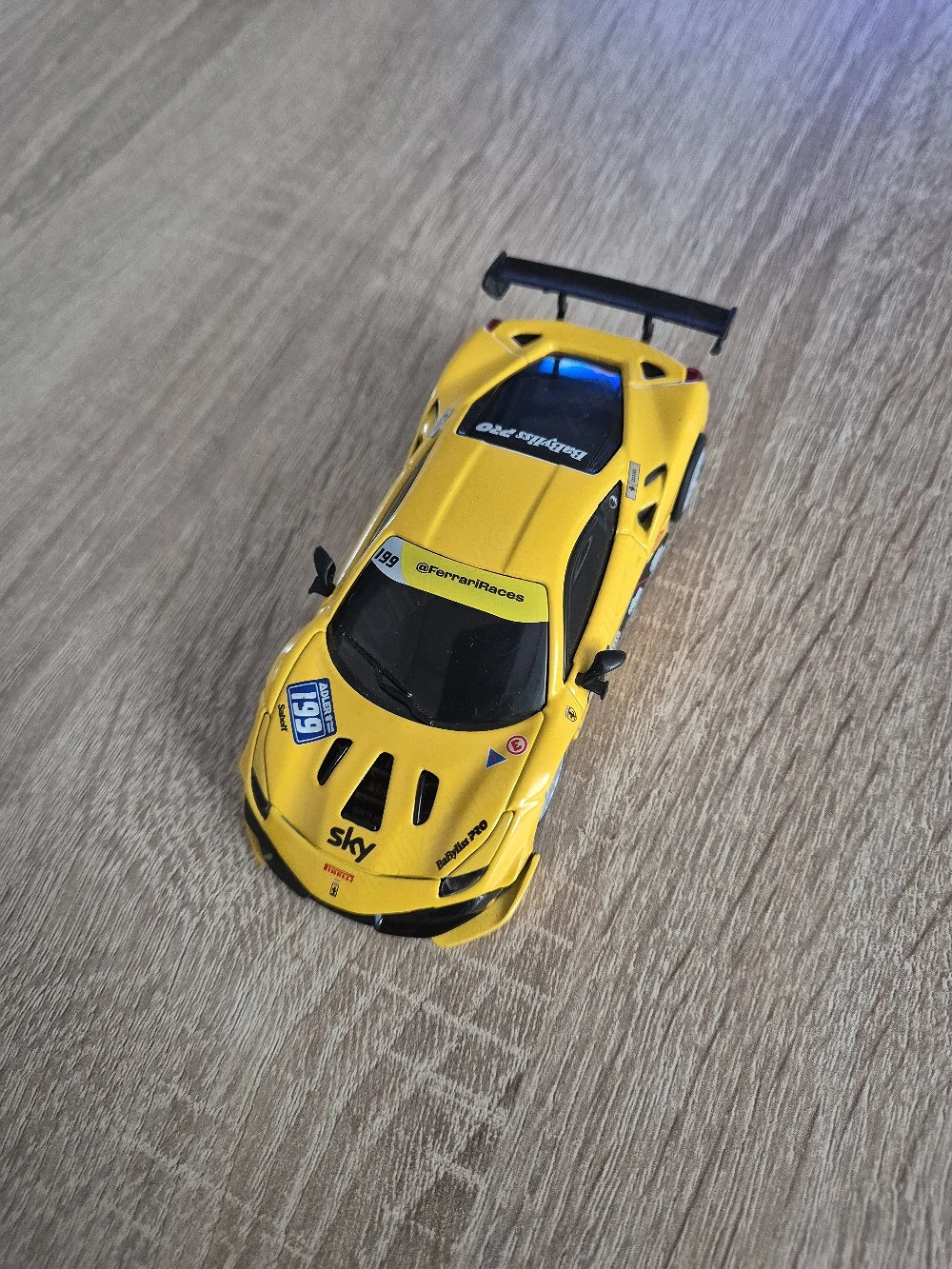Shell Ferrari 488 Bluetooth - Bburago Limited edition