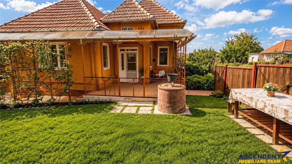 Casa cu farmec autentic, anexe, 1.100 mp teren roditor, Saulia, Mures