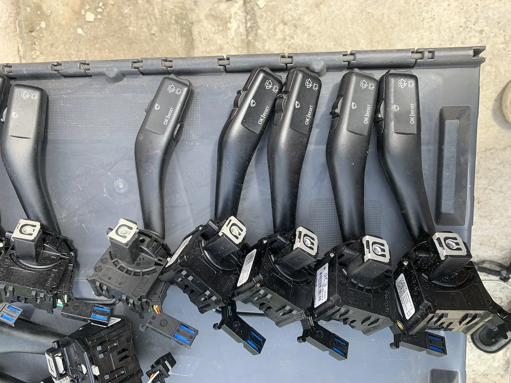 Maneta semnal maneta stergatoare vw golf 5 skoda 2 touran t1