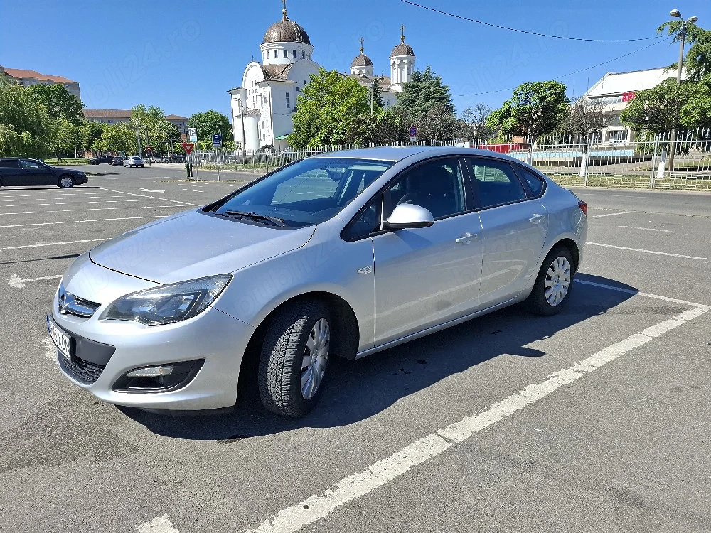 Opel astra sedan 2017
