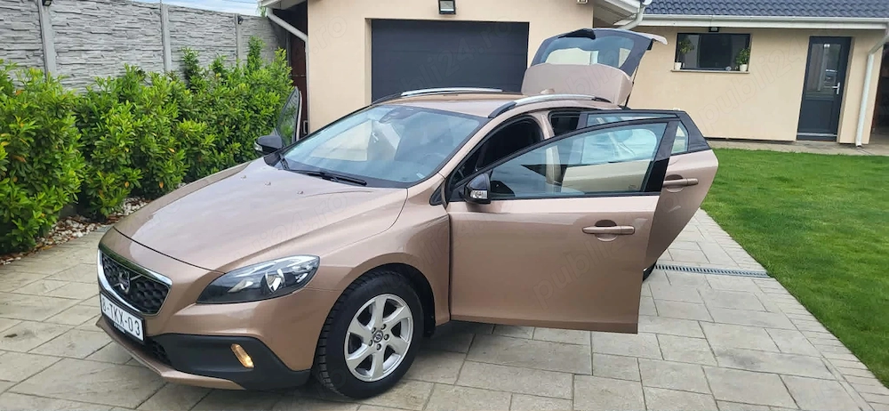 Volvo V40 Model Cross Country