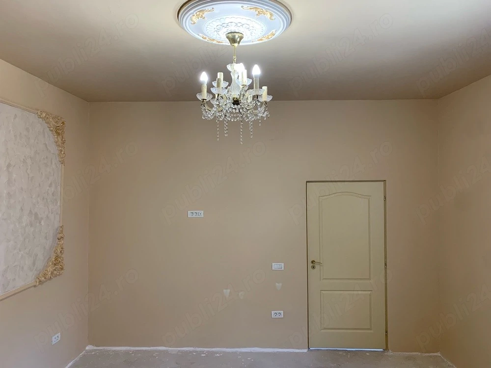 vand apartament la curte comuna ultracentral !