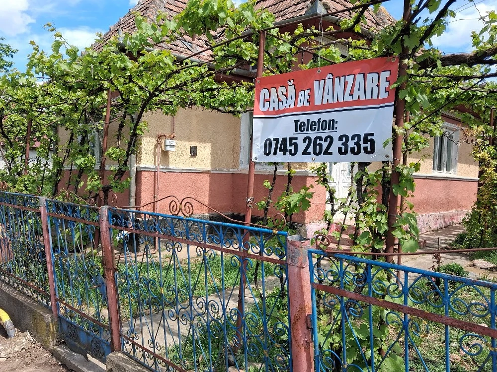 Casă de vânzare