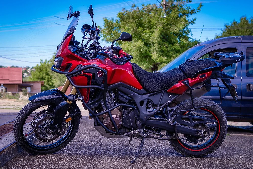 Vând Africa Twin 1000 manuala 2017