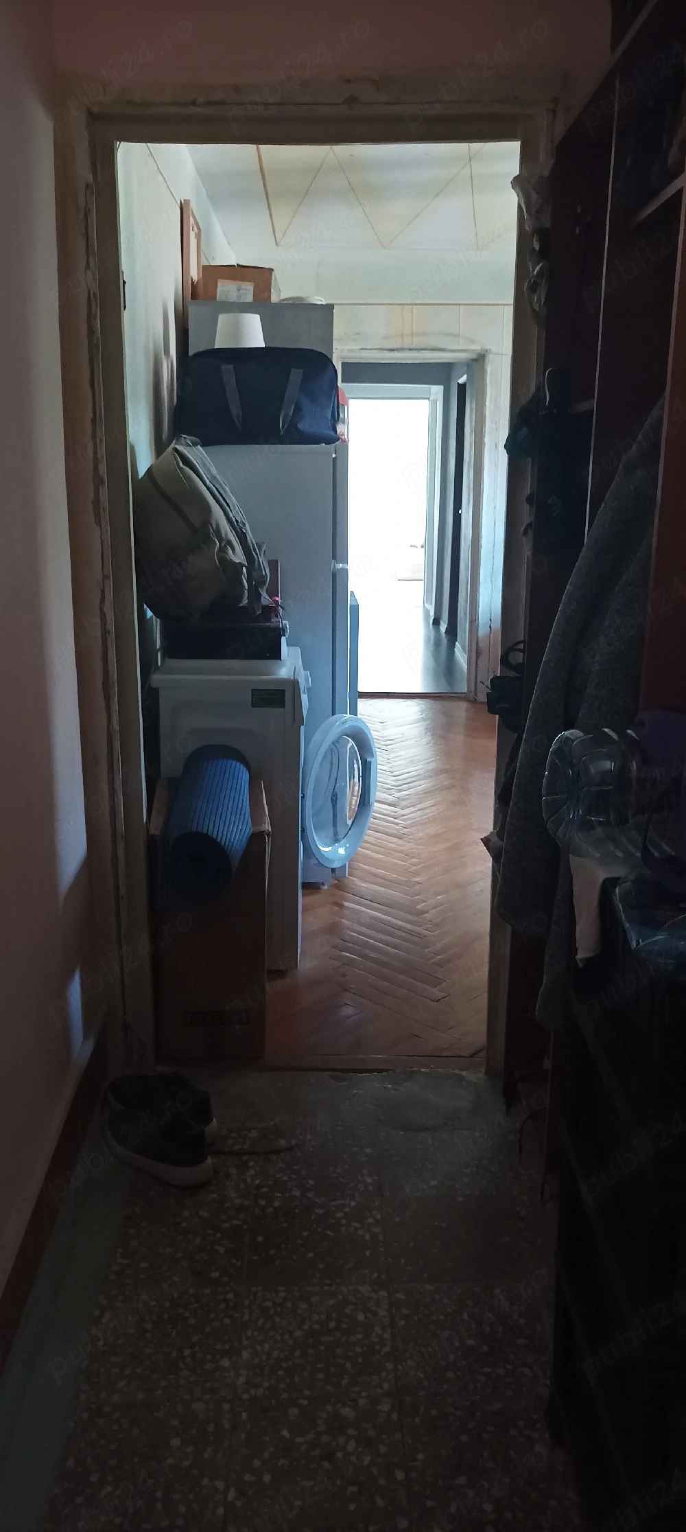 Vând ap. cu 3 camere ( sau schimb cu garsonieră + diferența )