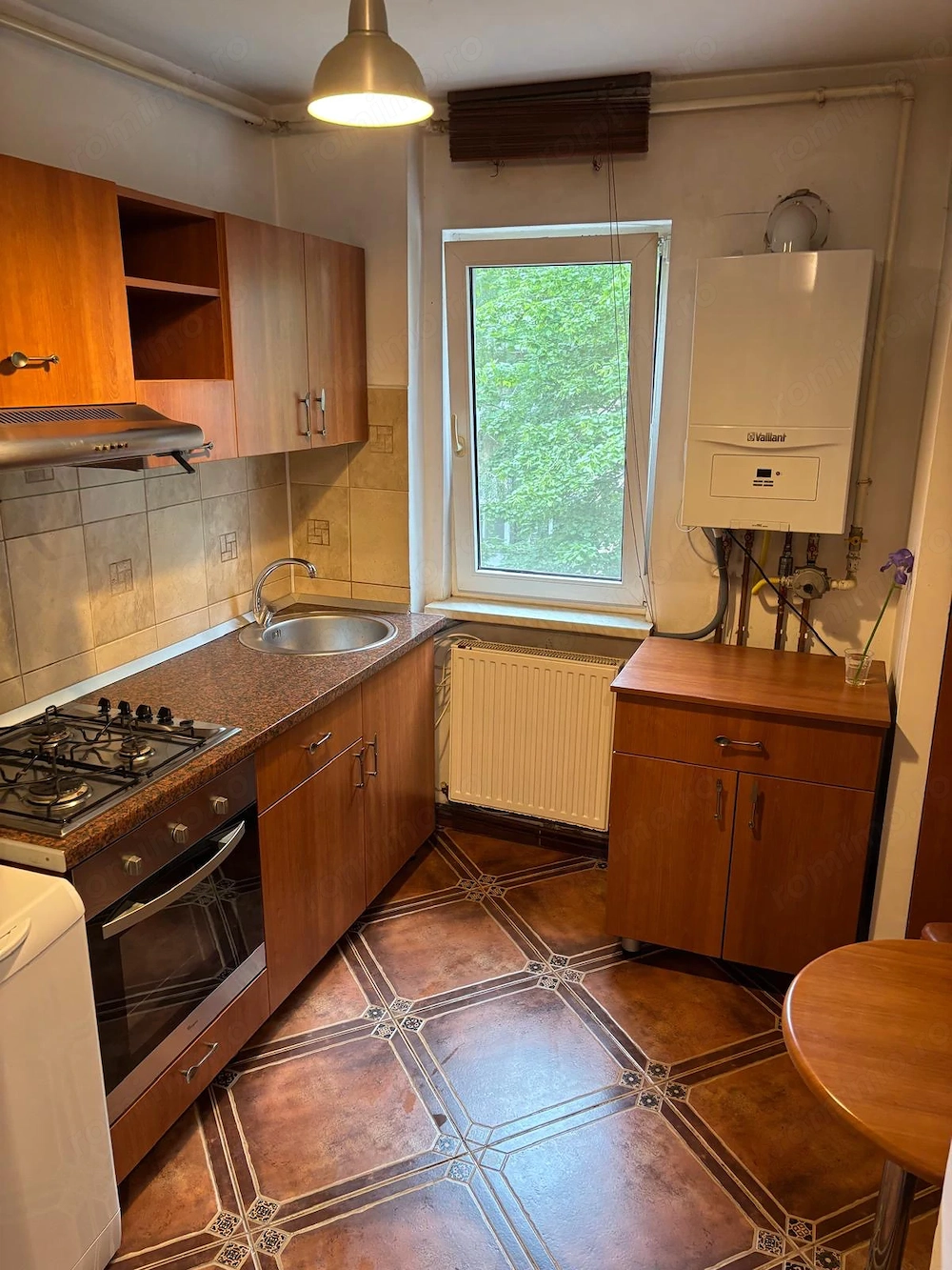 Apartament semidecomandat 2 camere -- cartier Astra