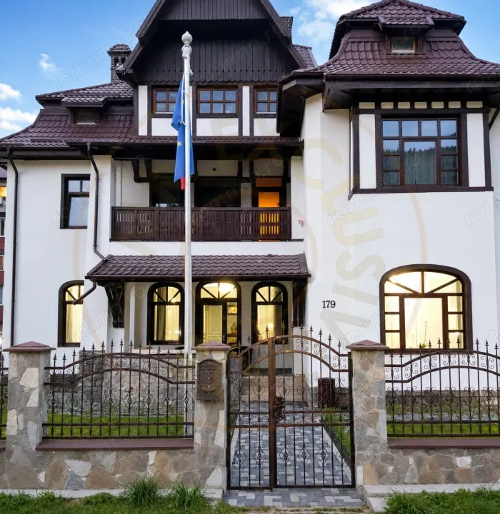 Pensiune renovata in Busteni, 14 camere, teren 900 mp, zona Libertatii