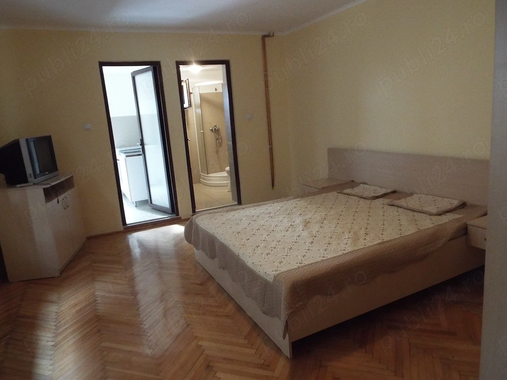 FOR RENT Casă spațioasă de închiriat în Oradea Iosia   8 camere, 5 băi, 12 locuri de dormit