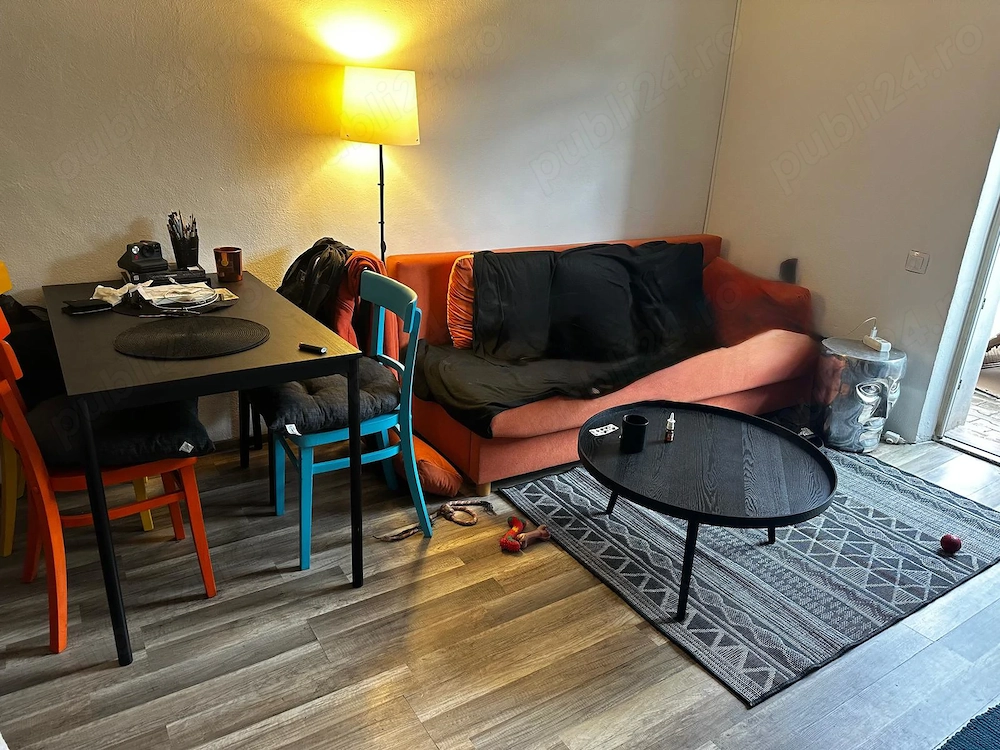 Închiriez apartament la casă 
