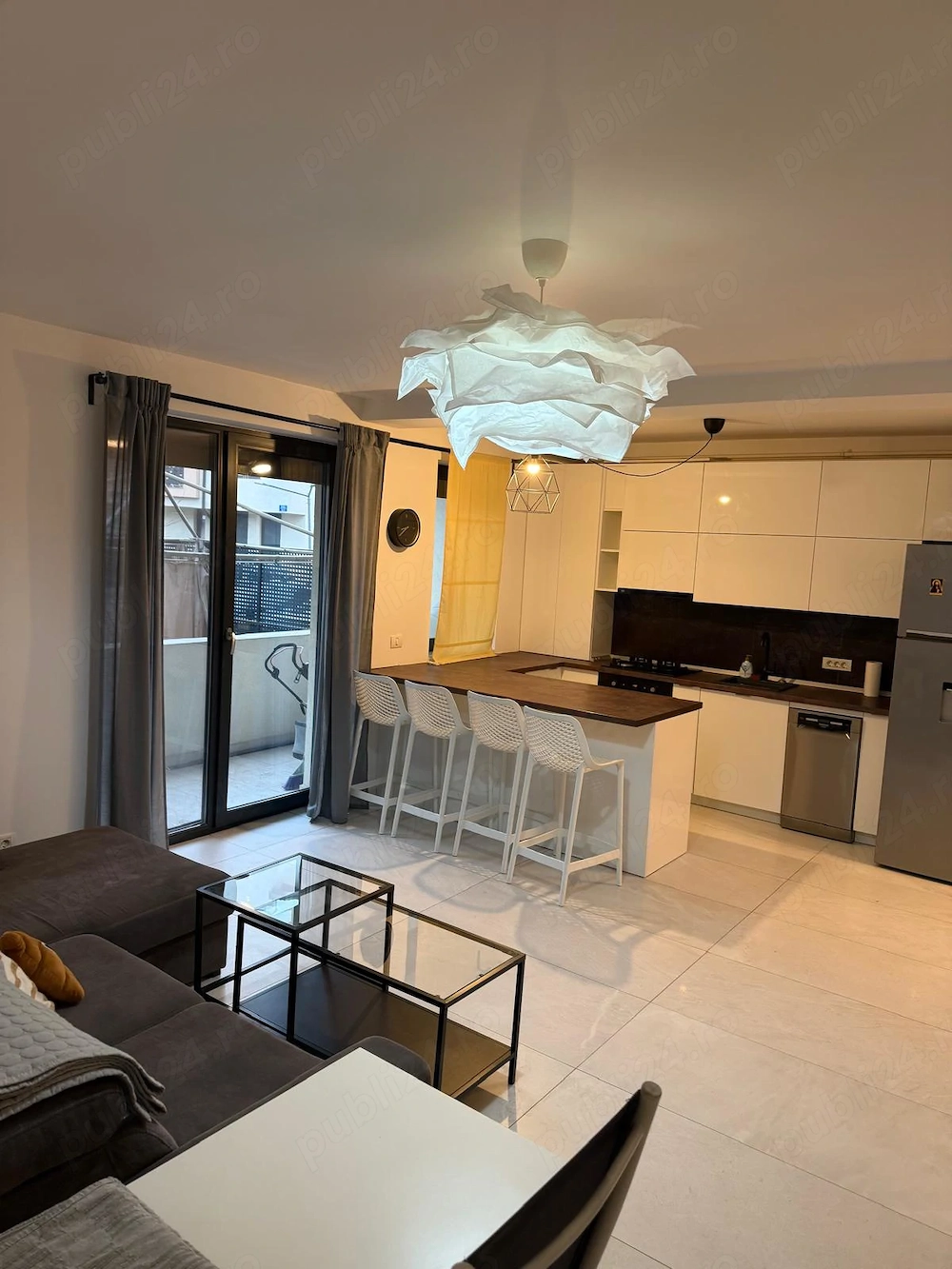 Apartament 2 camere cu curte si loc de parcare de inchiriat