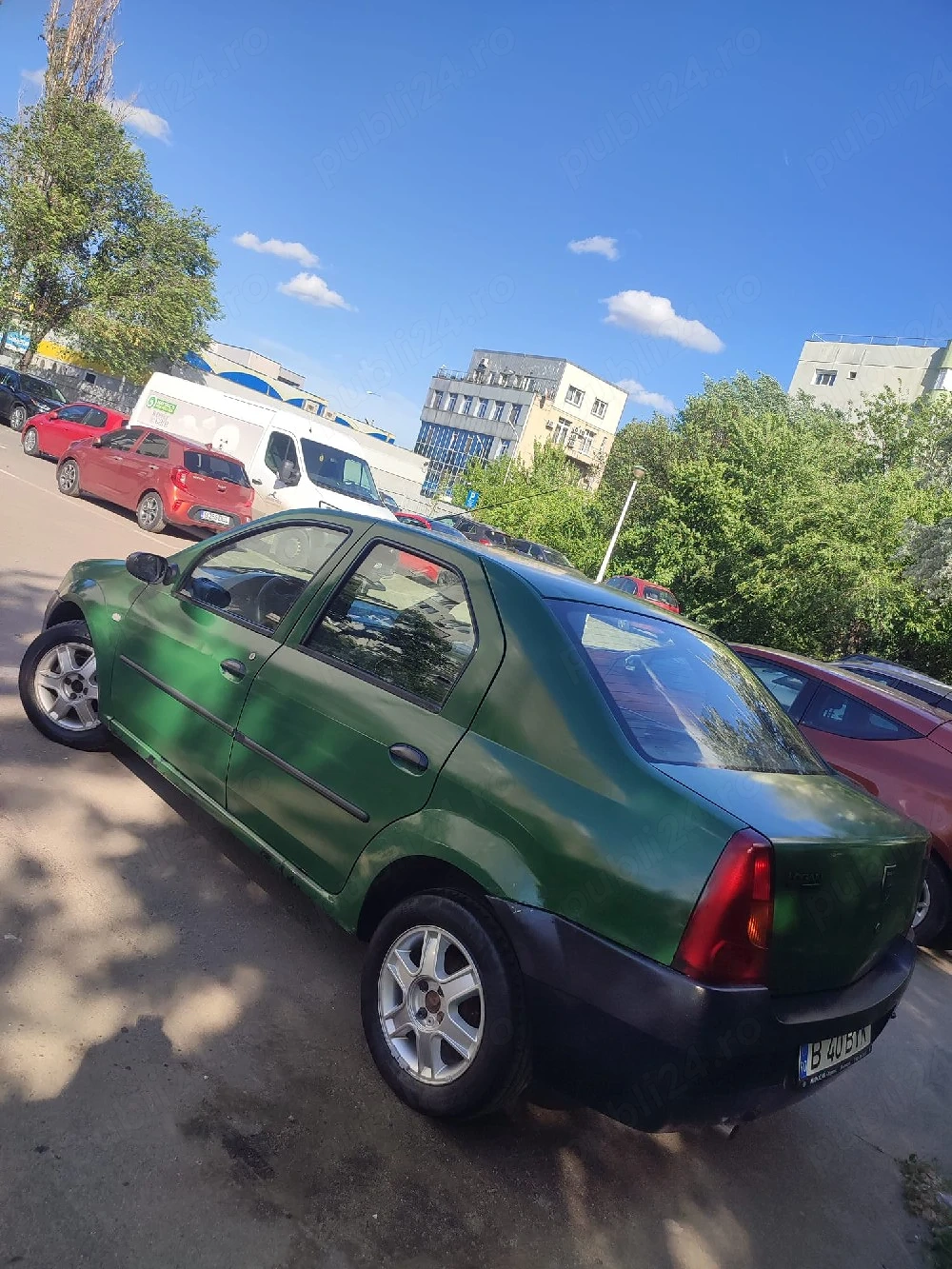 vând Dacia Logan motor de 1 4 benzina acte valabile mașina merge perfect 