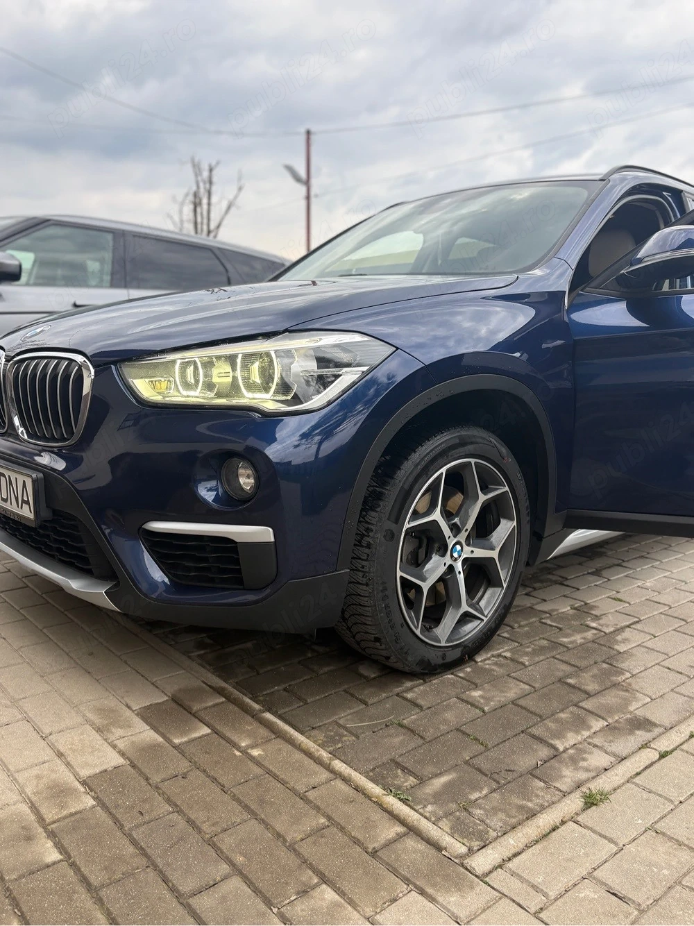 BMW X1 F48 xDrive Automat 190 Cp - Piele - Navi - incalzire scaune - ambientale -