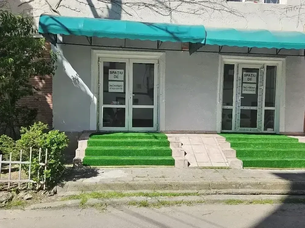 Închiriez în oraș Găești spațiu comercial 