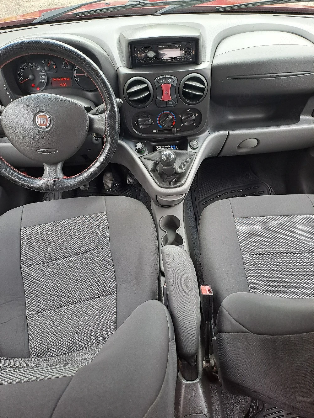 Vând Fiat doblo 1,3 multijet
