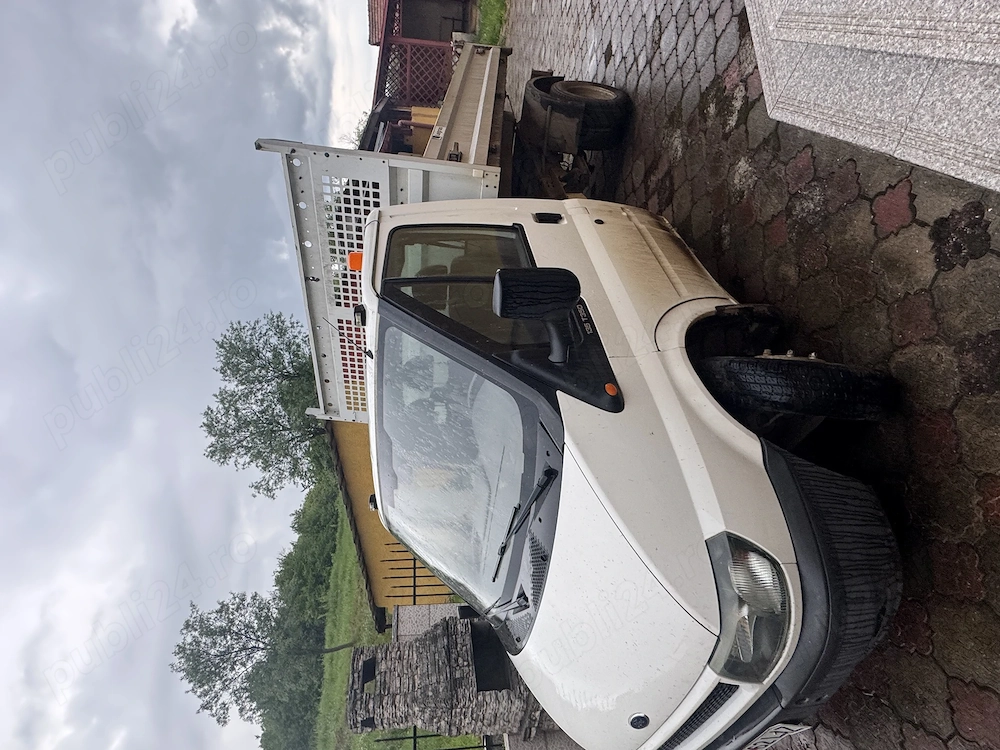 Autoutilitară în stare bună de funcționare, ideală pentru construcții, transport materiale, lemne, m