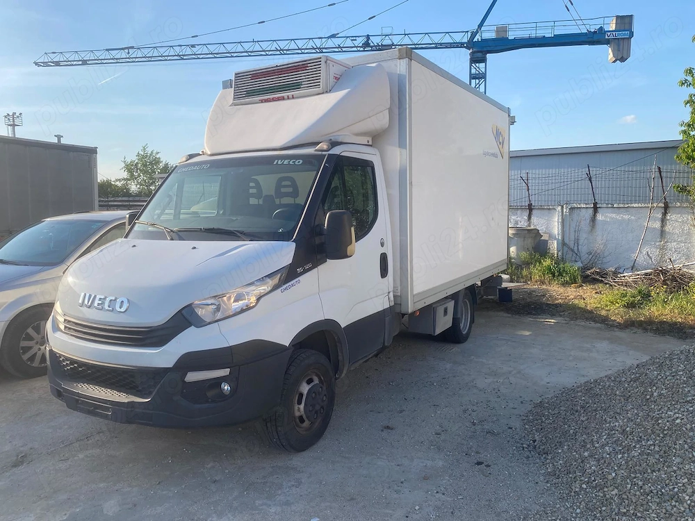 Vând IVECO Daily 35C12, motor 2.3 Diesel 120 CP, punte dublă spate, an 2018, 170.714 km reali.