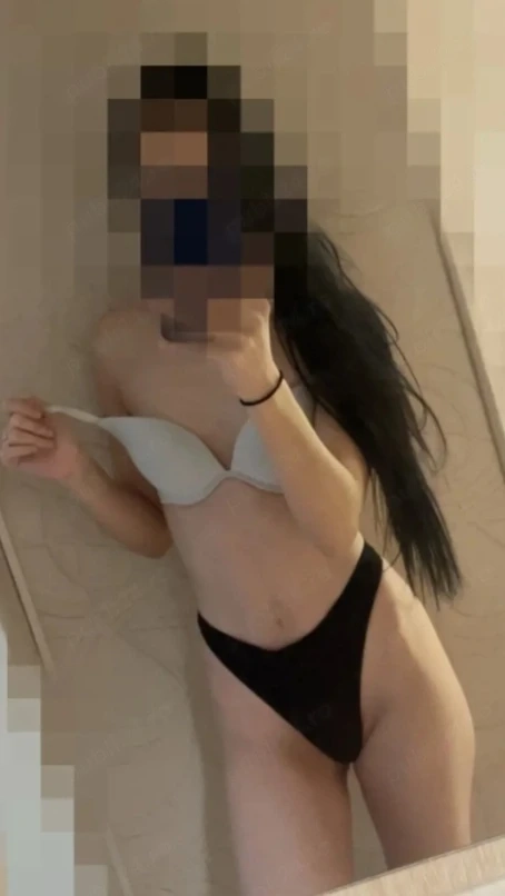 Brunetă slim