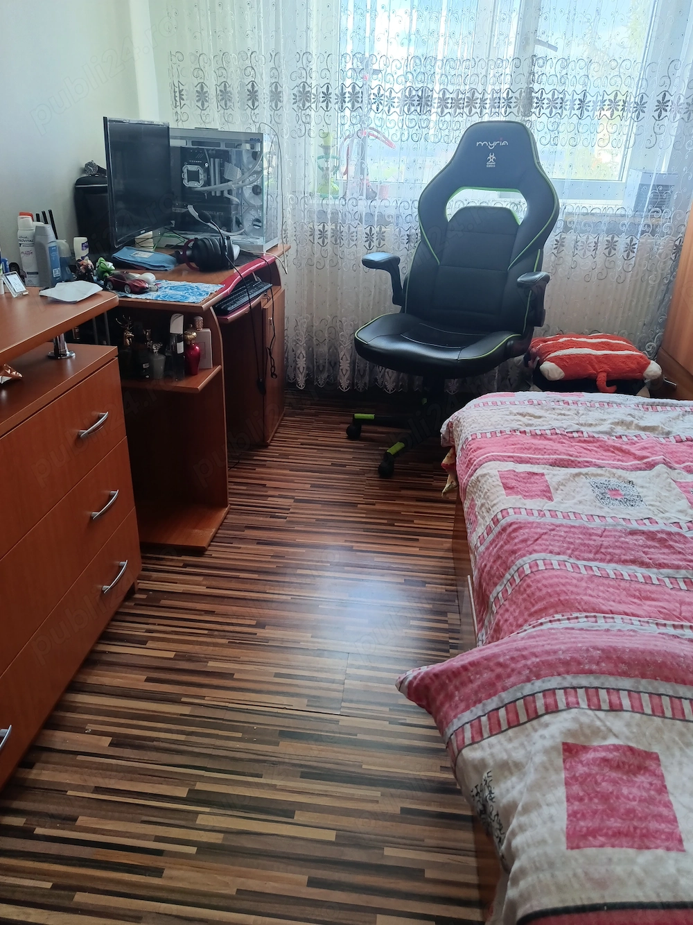 Vând apartament 3 camere zona robea Mioveni aproape de penny market