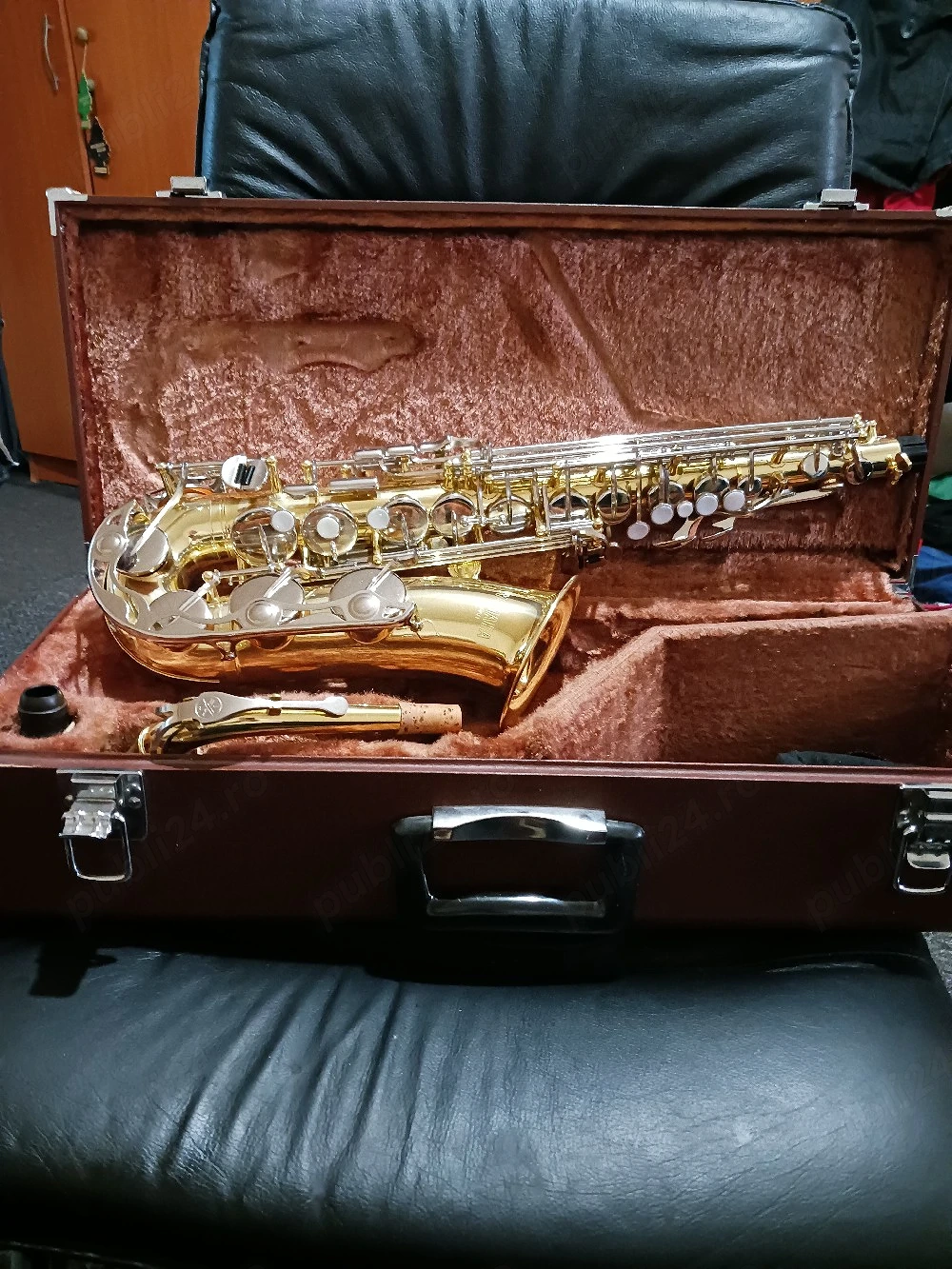 Vînd saxsofon mibemol Yamaha yas25 ca nou în stare perfecta de funcționare. 