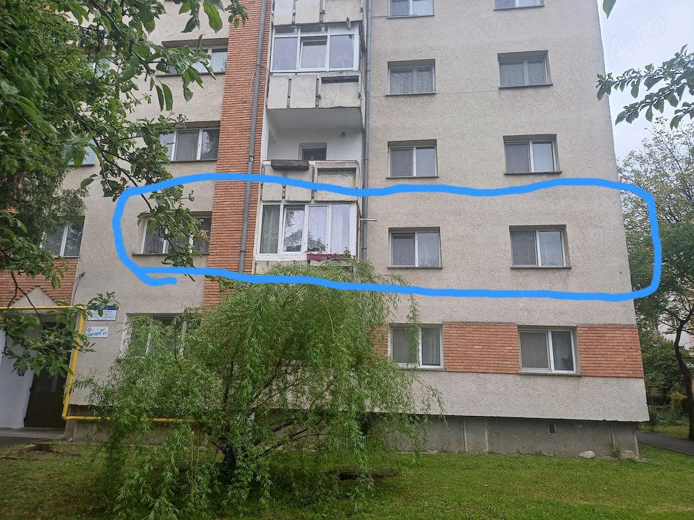 Vând apartament cu 3 camere.