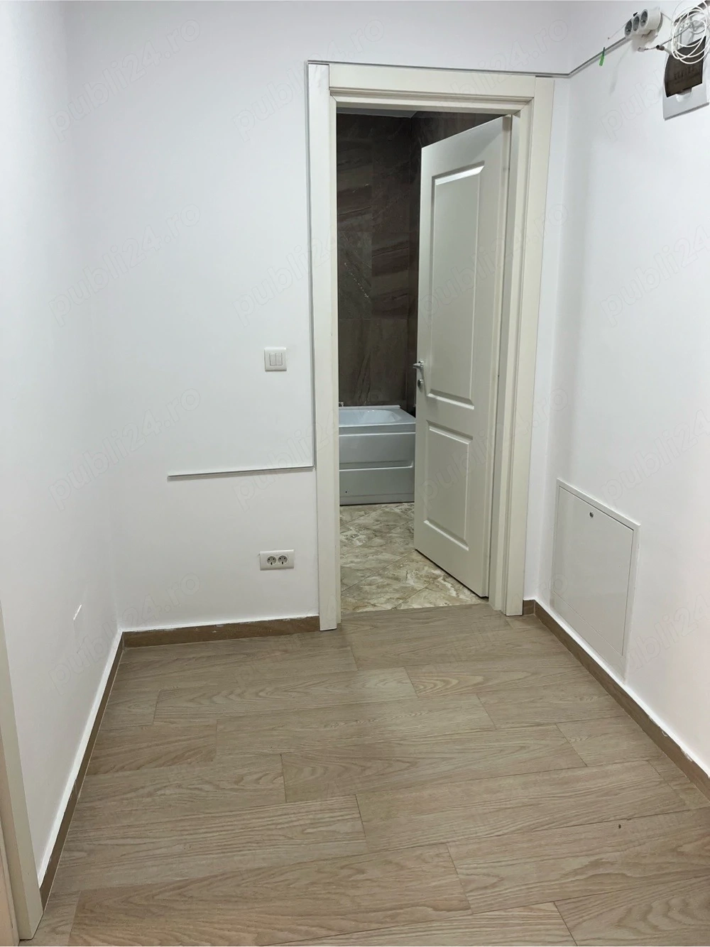 Proprietar vand ap 1 camera in Complex Baroque Residence 