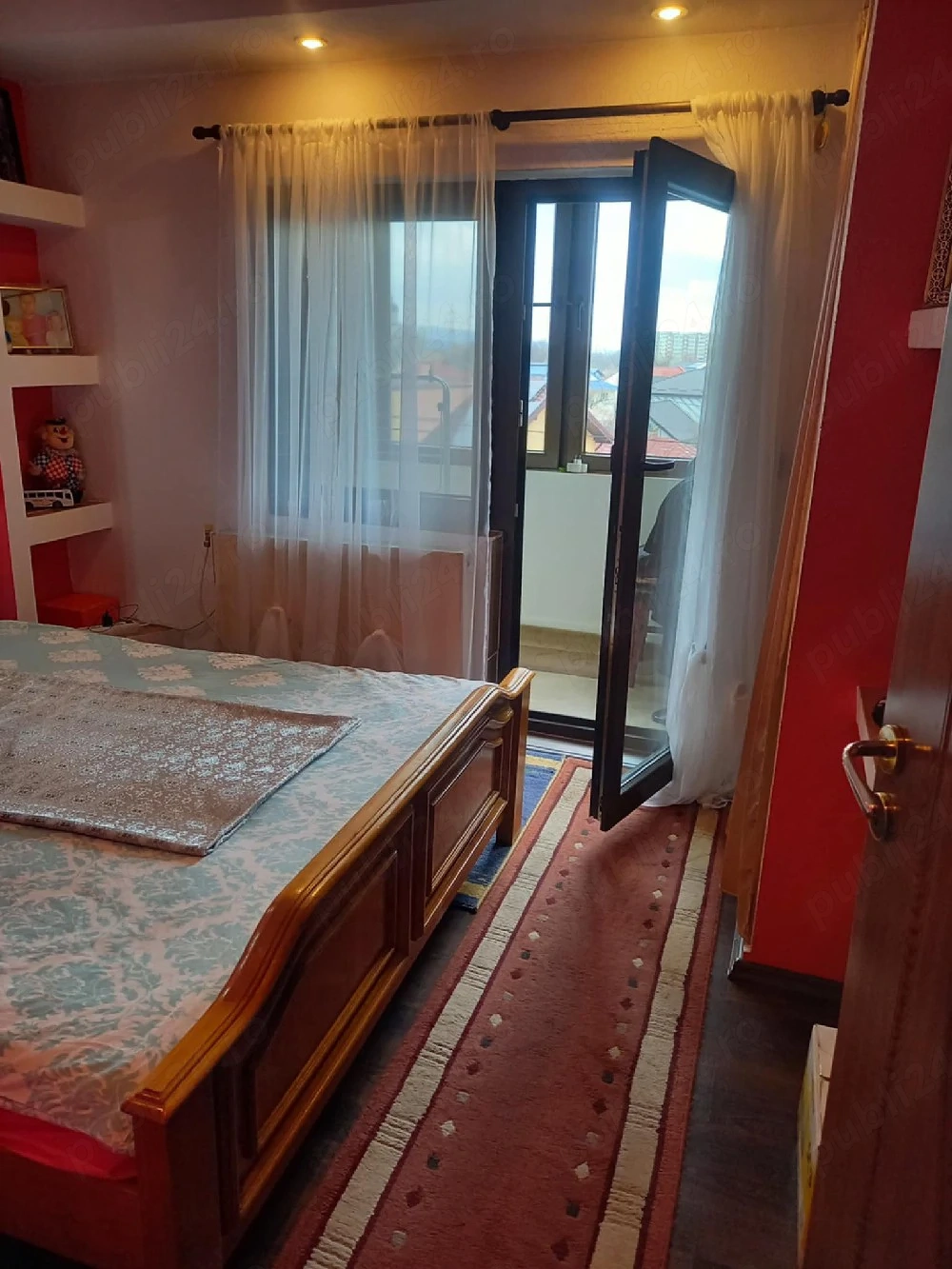 Proprietar vând apartament  3 camere Str.Mioriței 