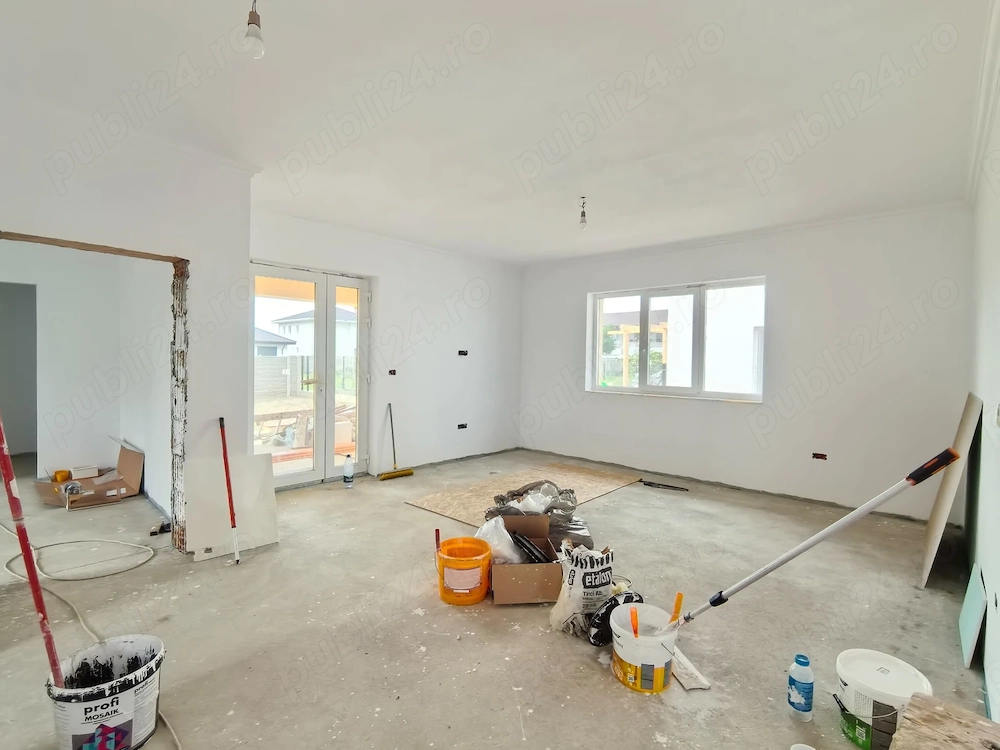 Casa noua cu 3 camere,2 bai si curte privata imprejmuita.