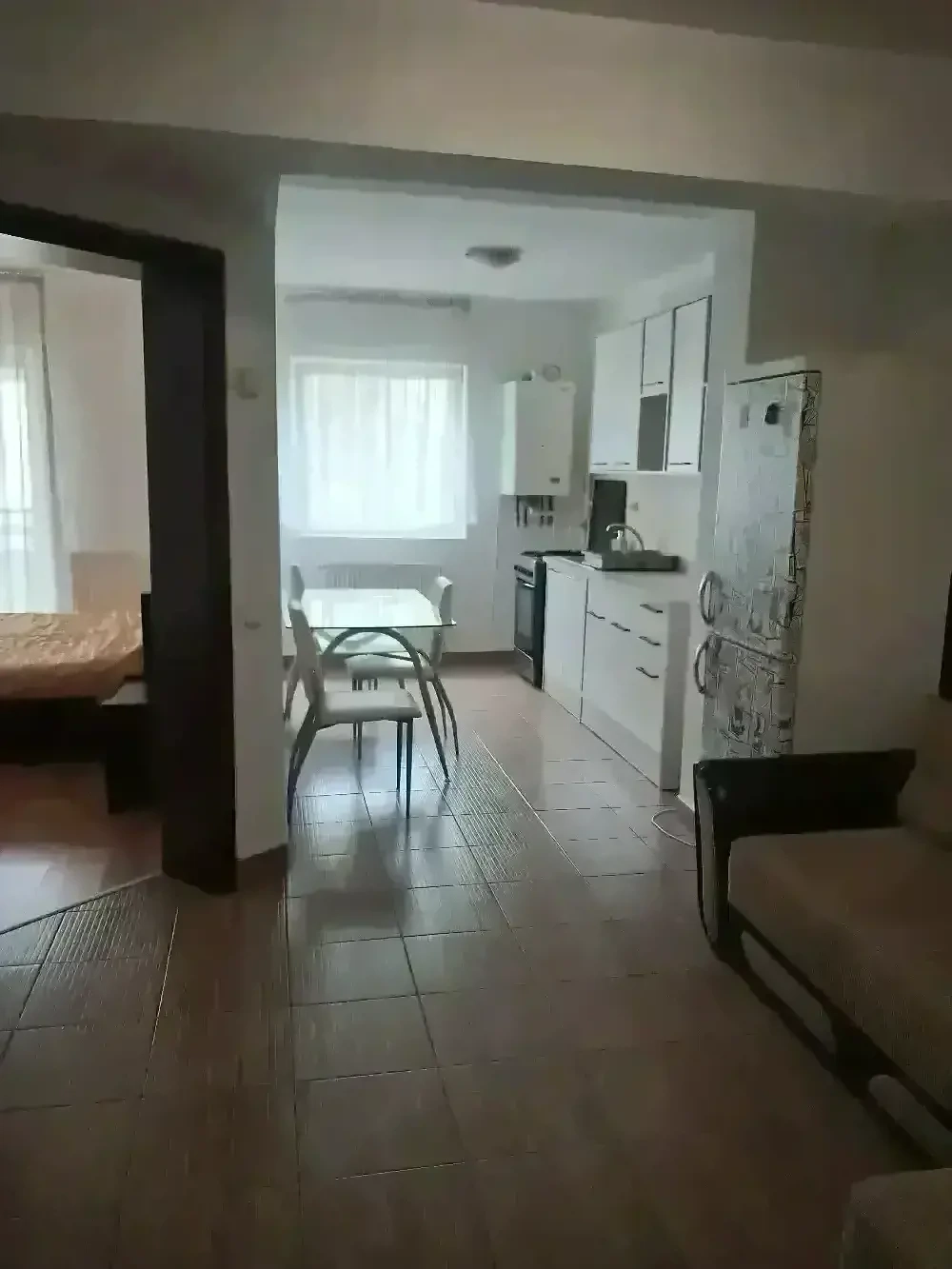 Vând apartament în Floresti, 46mp + 5 mp balcon ,boxă la subsolul blocului ,parcare de 13mp cu CF