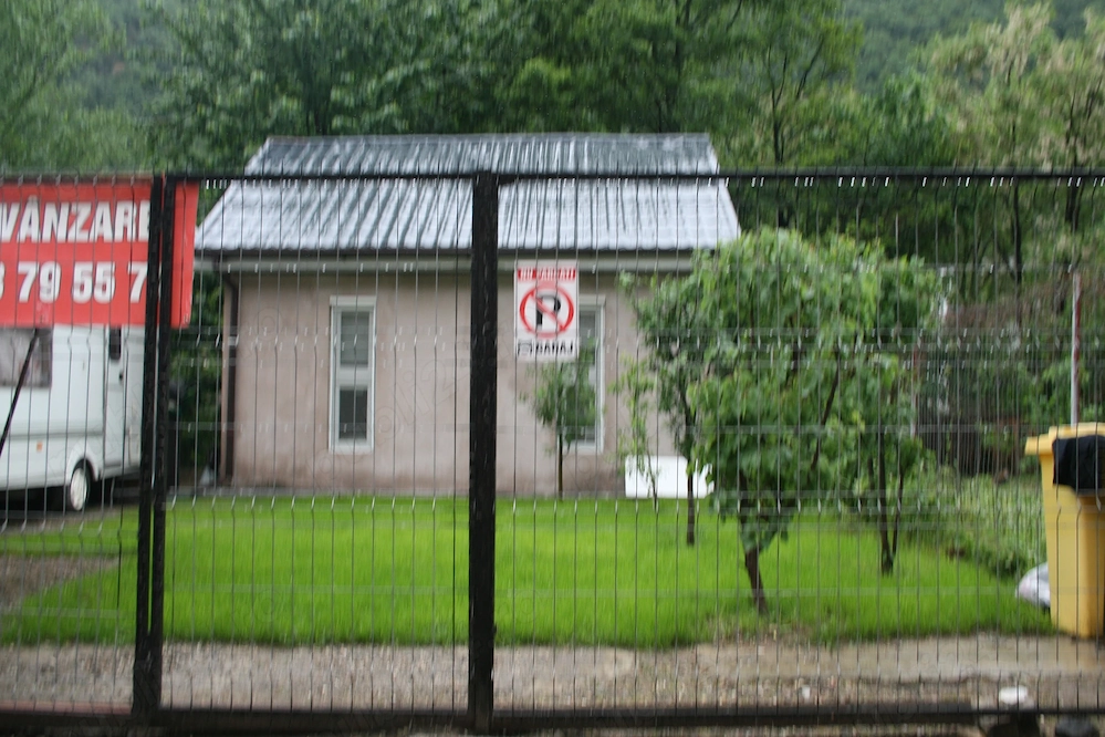 Vand  casa de vacanta pe malul Cernei