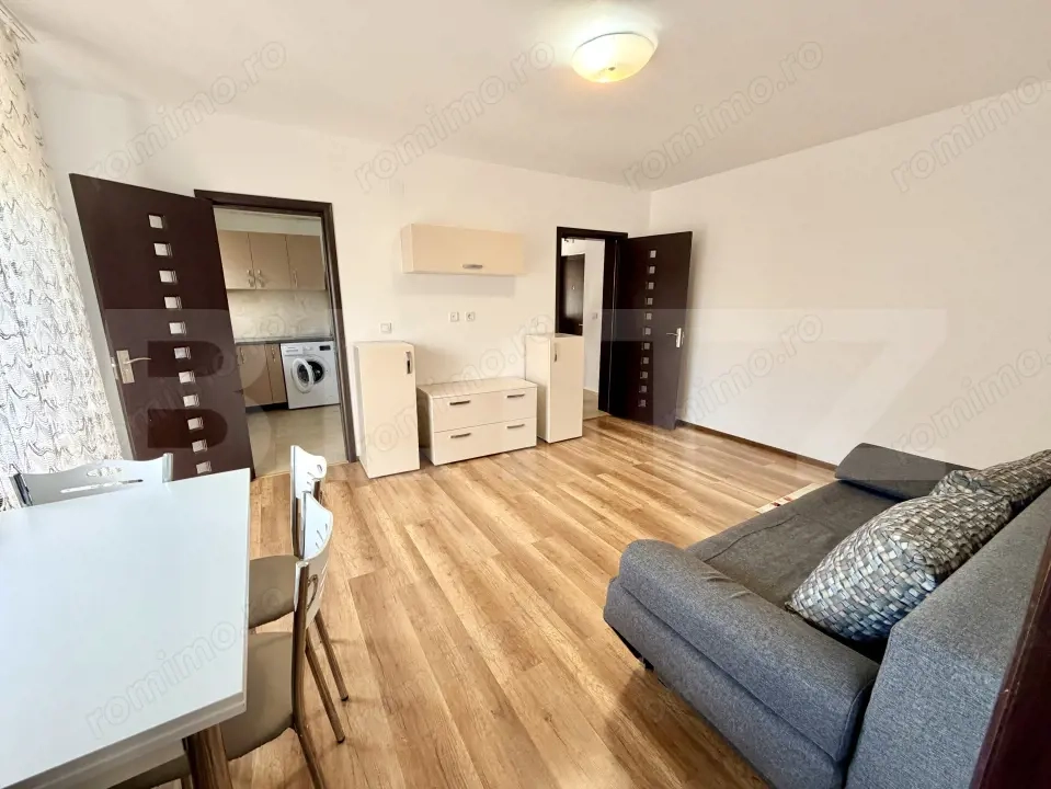 Apartament 3 camere, 60 mp, mobilat si utilat, boxa, loc de parcare, zona Cetate