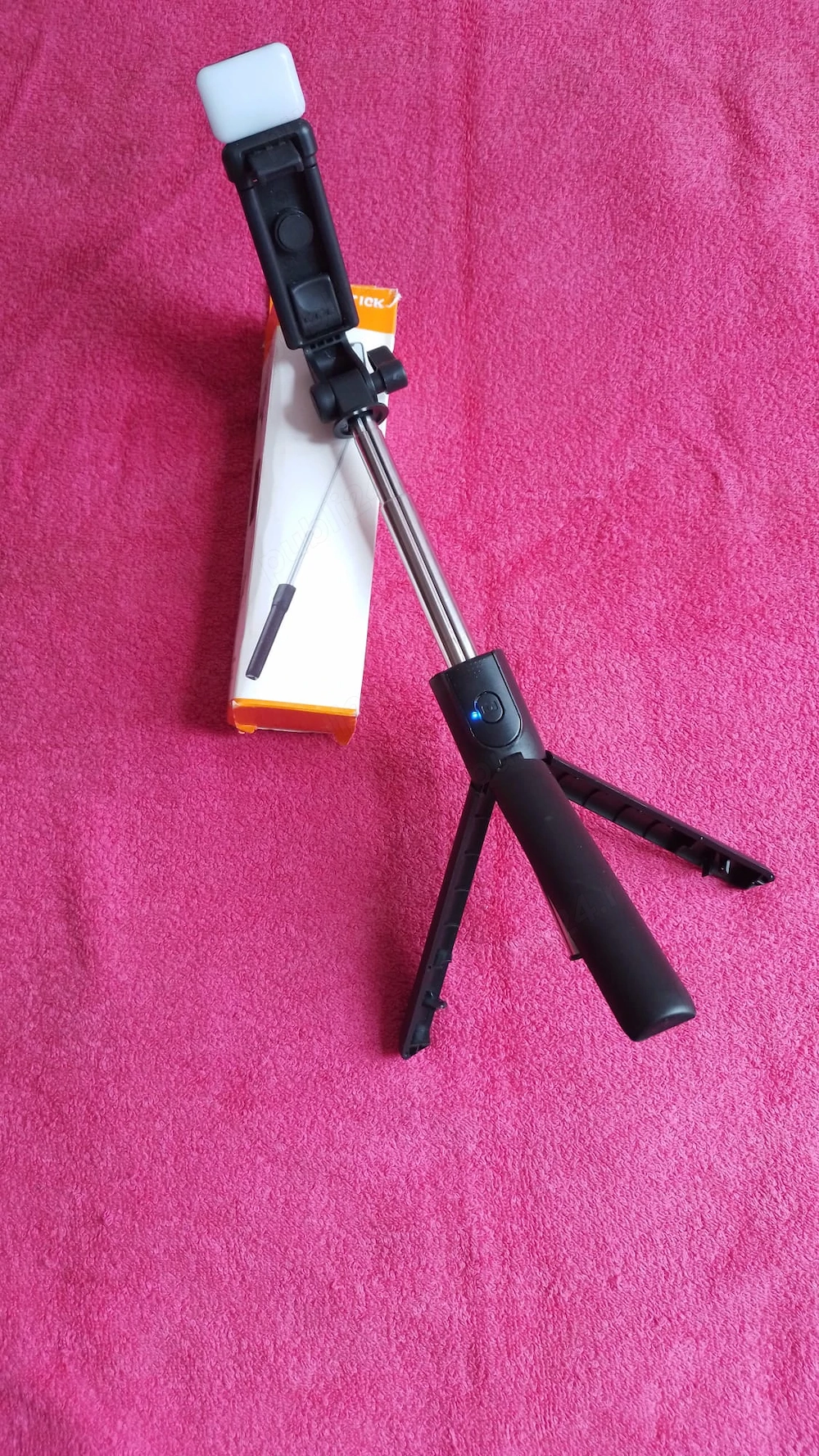 Vand SELFIE  STICK R1S  electric pentru telefonu mobil la 15 lei 