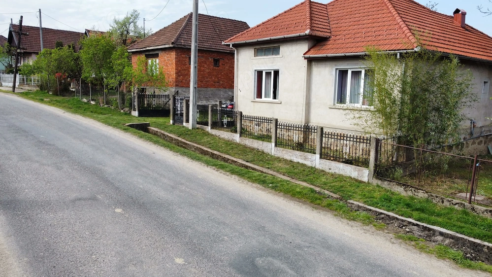 Casa complet mobilata si utilata | Teren 2500 mp | Liniste, natura autentic romanesc