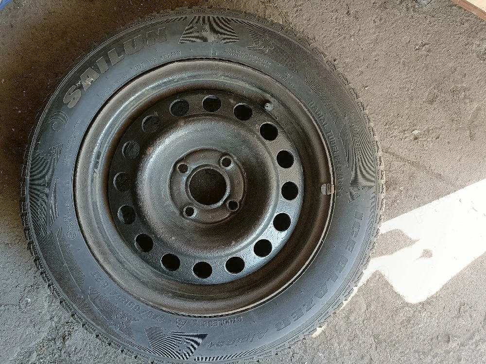 Jante, cauciucuri ,Roti Complete renault 175/65 R14, 4x100