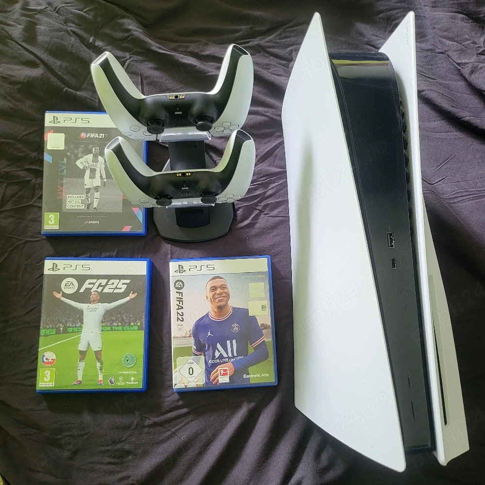 PS5 cu 2 manete si 3 jocuri 