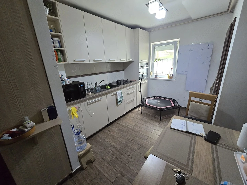 Aproape de Spitalul Judetean. Spatios. Mobilat