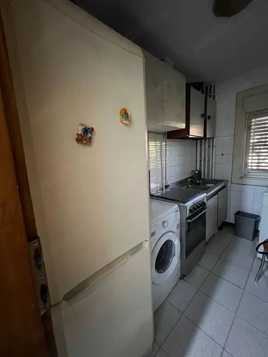 Ap 2 cam parter zona central Piata Romana ocupabil imediat mobilat si utilat