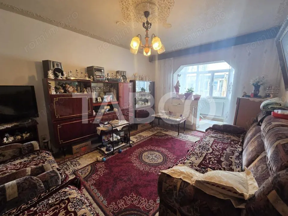 Apartament 3 camere decomandat zona 1 Decembrie 75mp si boxa la subsol