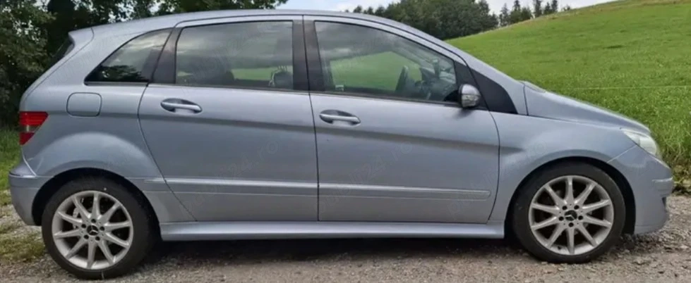 Dezmembrez mercedes b 150 benzina