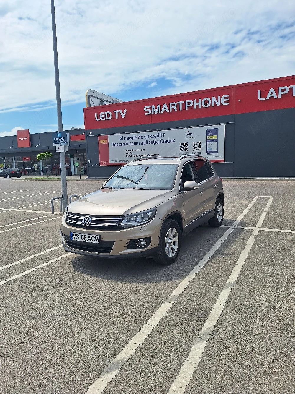 Vând vwTiguan an2015 motor de 20. diesel. cutie automată. tracțiune 4 4senzori parcare față spate 