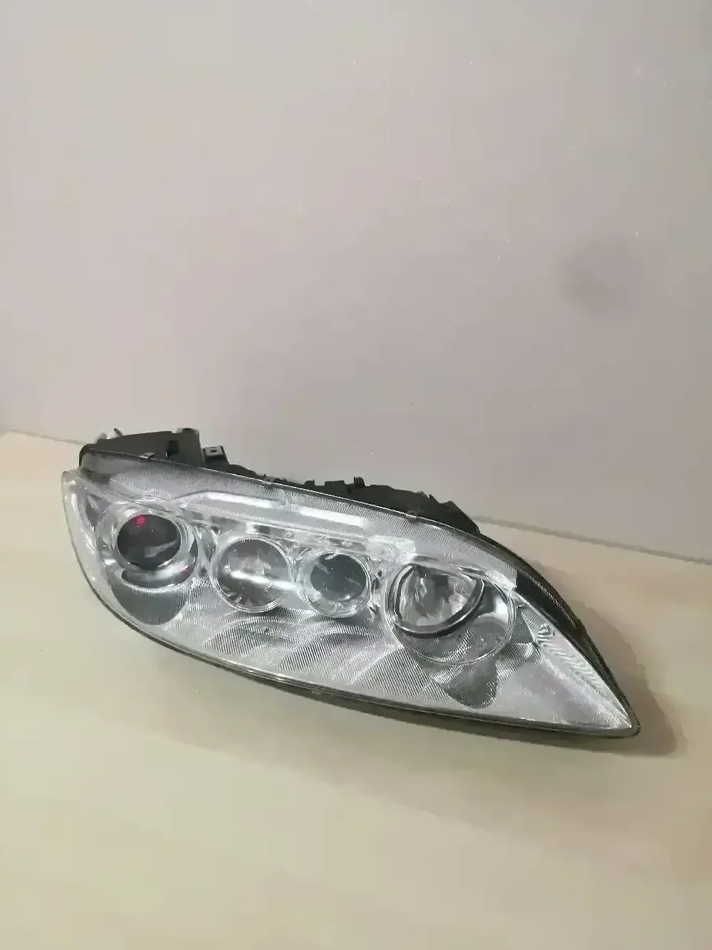 Far mazda 6 cu xenon