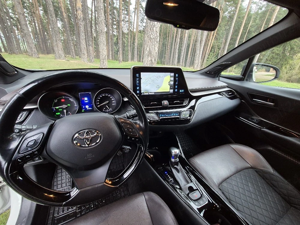 Toyota chr,classy bitone,absolut toate dotarile posibile pe acest model