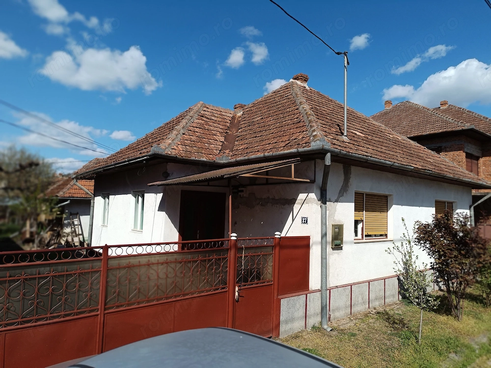 Vând casă pt o familie 